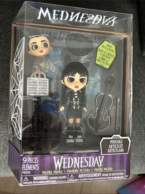 NEW 🆕 Wednesday Addams Deluxe Poseable Figure with Accessories/ Sealed box